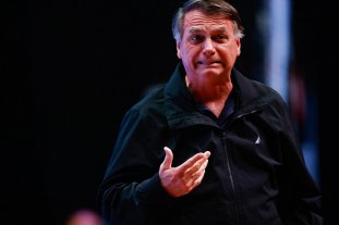 Bolsonaro recebe alta após 7 dias internado e volta à cela na PF