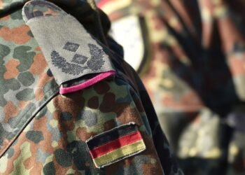 Homens com menos de 45 anos vão precisar de autorização militar para deixar a Alemanha por mais de 3 meses