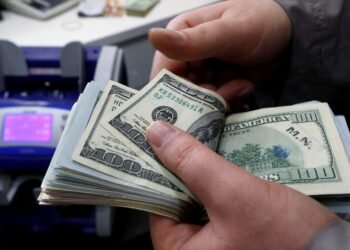 Dólar cai a R$ 5,06, menor valor em 2 anos; Ibovespa supera os 195 mil pontos e bate novo recorde