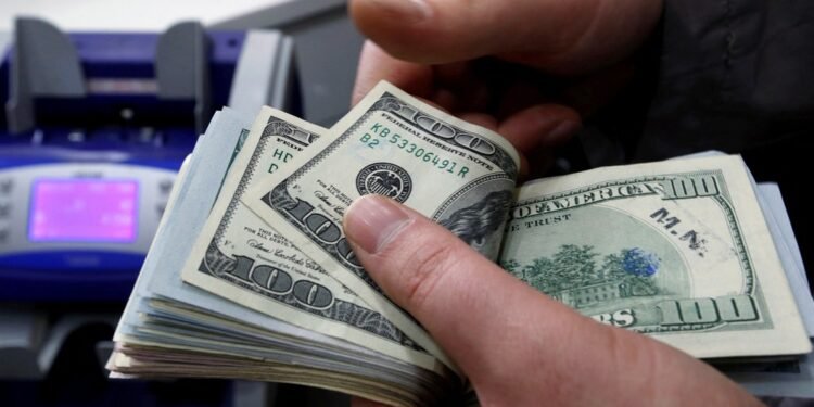 Dólar cai a R$ 5,06, menor valor em 2 anos; Ibovespa supera os 195 mil pontos e bate novo recorde