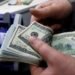 Dólar cai a R$ 5,06, menor valor em 2 anos; Ibovespa supera os 195 mil pontos e bate novo recorde