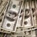 Dólar opera em queda e vai a R$ 5,06 com trégua no Irã; Ibovespa bate novo recorde