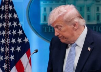 Petróleo despenca após Trump suspender ataques ao Irã
