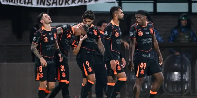 Corinthians derrota Platense na Libertadores na estreia de Diniz