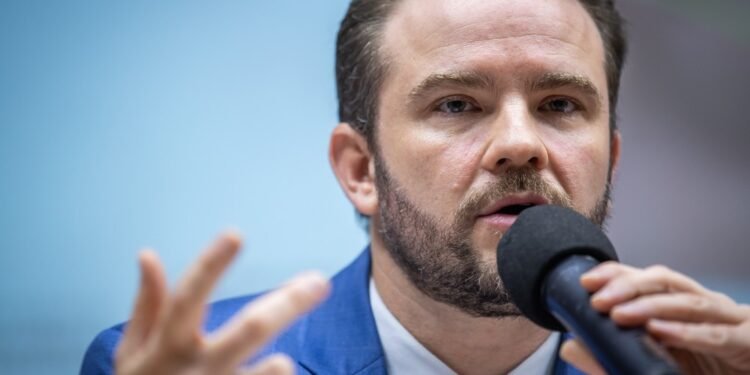 Governo avalia liberar parte do FGTS para o pagamento de dívidas
