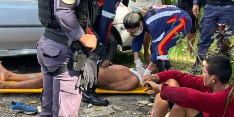 Tentativa de assalto termina com suspeitos espancados por populares na zona leste de Manaus