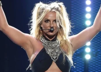 Britney Spears é internada em clínica de reabilitação após episódio recente e preocupa fãs