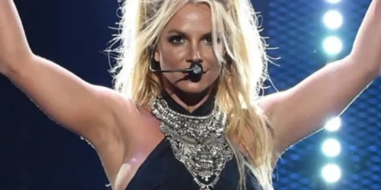 Britney Spears é internada em clínica de reabilitação após episódio recente e preocupa fãs