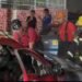 Carro pega fogo momentos após deixar oficina mecânica em Manaus