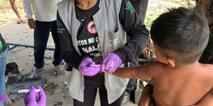 FVS-RCP fortalece enfrentamento à malária com capacitação e apoio a ações em território indígena no sul do Amazonas