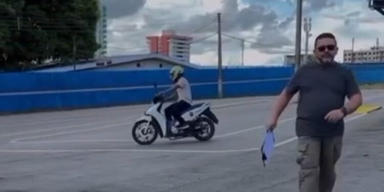 Instrutora denuncia agressão durante prova do Detran em Manaus e vídeo gera revolta