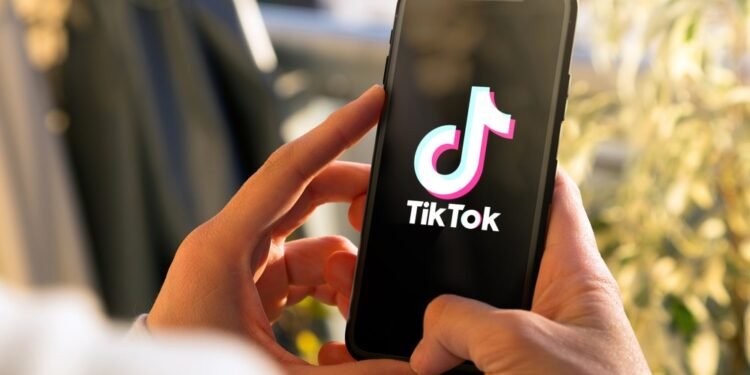 TikTok e saúde mental: como os conteúdos da rede promovem desinformação sobre temas como TDAH, TEA e outros
