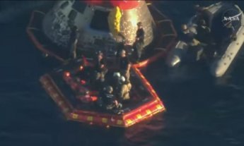 Astronautas da Artemis II são resgatados após pouso no oceano em missão histórica rumo à Lua