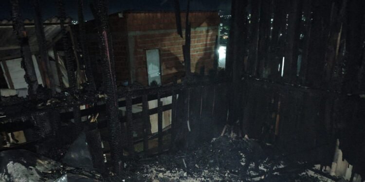 Vazamento de gás causa incêndio e deixa homem com 30% do corpo queimado em Manaus