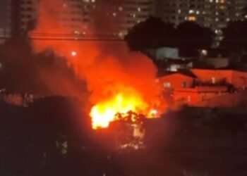 Incêndio atinge casas na Zona Oeste de Manaus e famílias perdem bens
