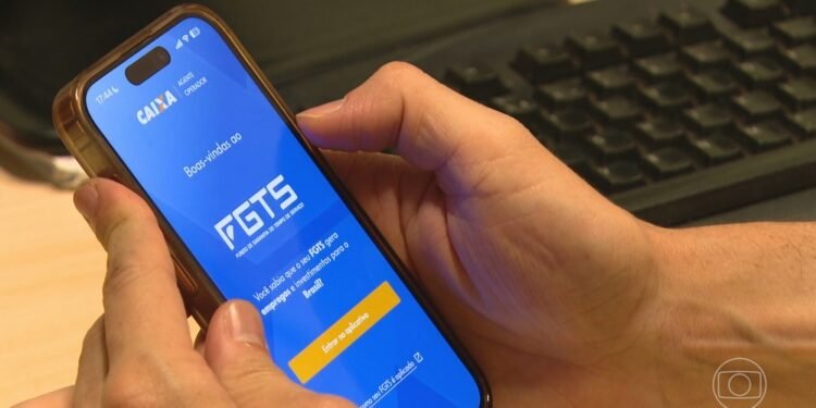 Governo estuda liberar R$ 17 bilhões do FGTS para ajudar trabalhadores endividados