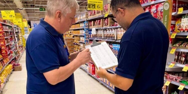 Cesta básica fica mais barata em Manaus e registra queda de quase 5% em abril