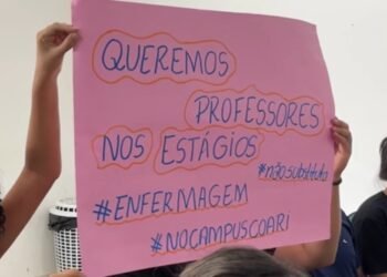 Alunos da Ufam protestam em Coari contra falta de professores