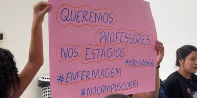 Alunos da Ufam protestam em Coari contra falta de professores