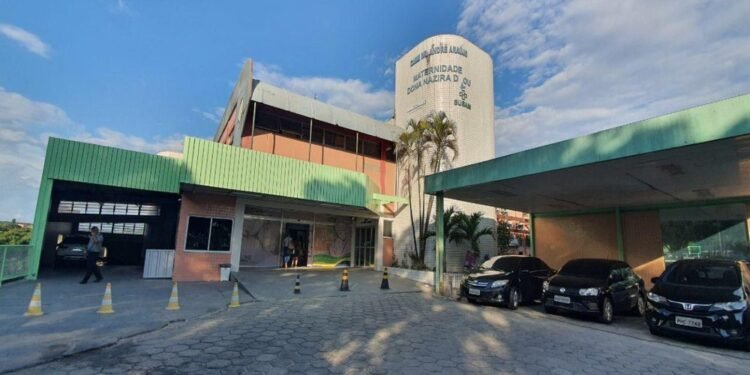 Gestão da maternidade onde jovem deu à luz na recepção é exonerada, diz Secretaria de Saúde do Amazonas