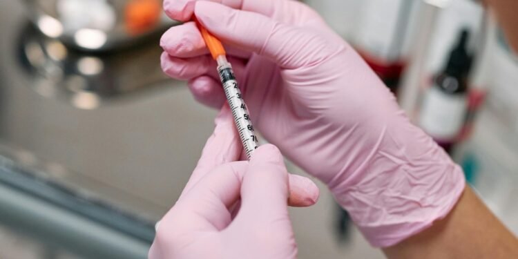 Em seis meses, Brasil importou insumos suficientes para produzir 25 milhões de doses de tirzepatida manipulada; Anvisa quer endurecer regras