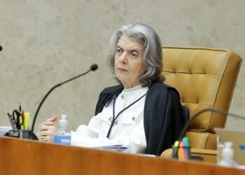 Cármen Lúcia afirma que STF enfrenta momento de tensão e precisa ampliar transparência