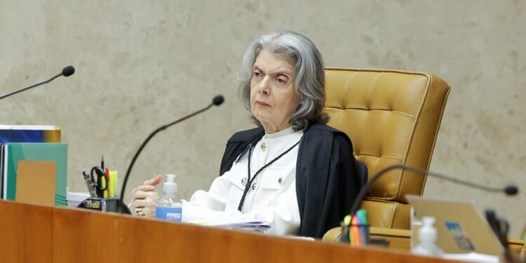 Cármen Lúcia afirma que STF enfrenta momento de tensão e precisa ampliar transparência