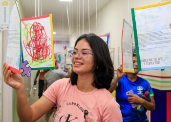 Arte que transforma: exposição celebra evolução de crianças autistas em unidades de atendimento no Amazonas