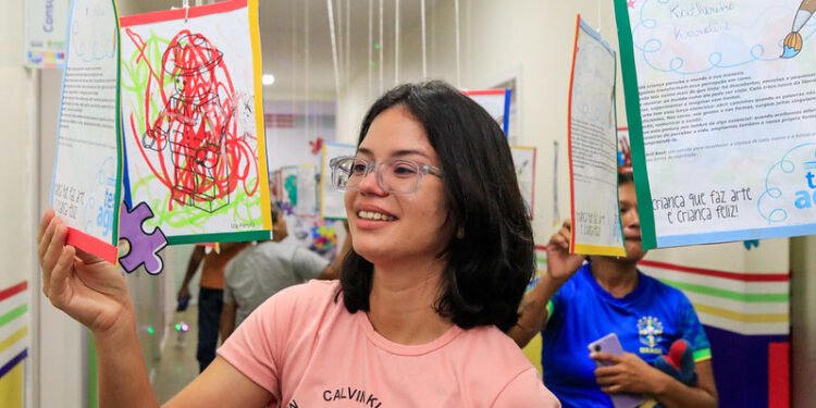 Arte que transforma: exposição celebra evolução de crianças autistas em unidades de atendimento no Amazonas