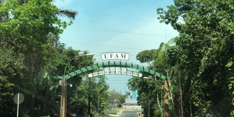 Ufam abre 70 vagas para professores substitutos com salários de até R$ 4,4 mil