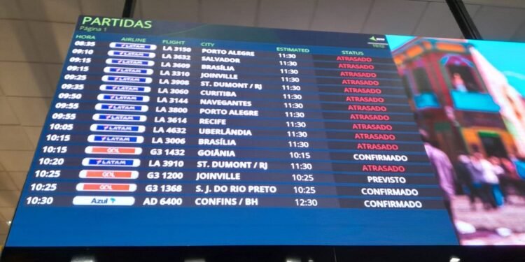 Voos em Congonhas e em Guarulhos são retomados após falha geral no controle de tráfego aéreo em SP