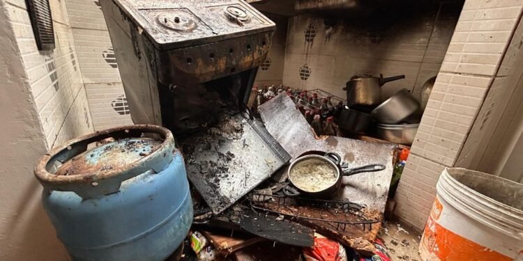 Vazamento de gás causa explosão em casa na Zona Sul de Manaus e deixa uma pessoa ferida