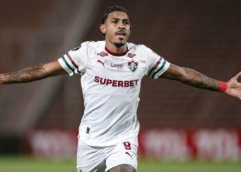 Fluminense arranca empate na Argentina e continua vivo na Libertadores