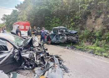 TRAGÉDIA NA BR-174: colisão violenta destrói veículos, mata mulher e deixa vários feridos no Amazonas