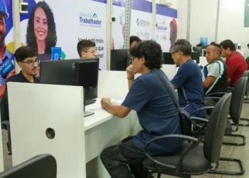 Sine Amazonas abre 300 vagas de emprego nesta terça-feira; há oportunidades para primeiro emprego e PCDs