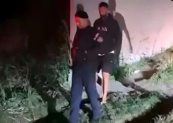Vídeo mostra momento em que goleiro Bruno é preso após descumprir regras da Justiça no Rio