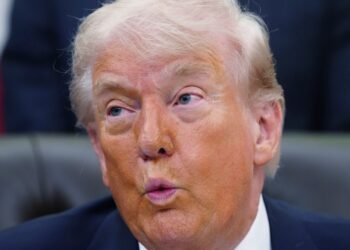 Trump assina nova estratégia antiterrorismo com foco em cartéis e ‘extremismo ideológico’