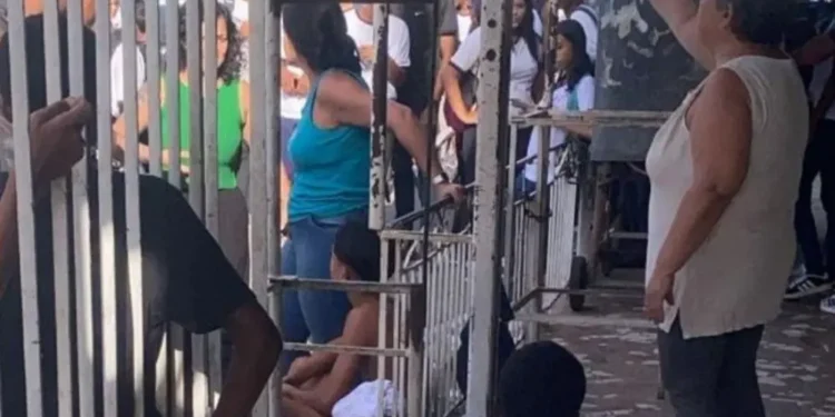 Explosão em escola da Baixada Fluminense deixa adolescentes feridos e provoca correria