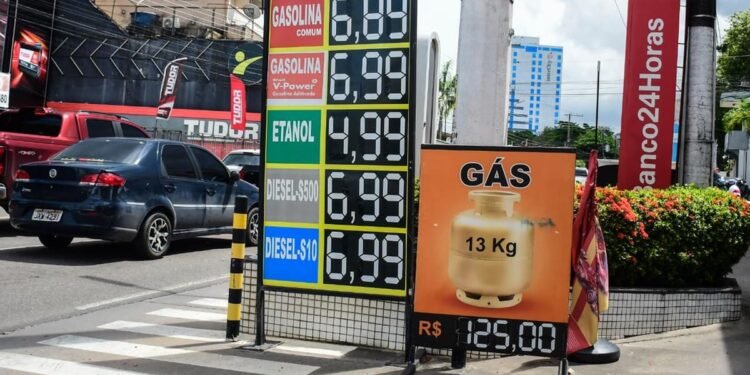 Após operação nacional, preços da gasolina e etanol recuam em Manaus