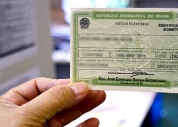 Eleitores enfrentam filas no último dia para regularizar título em Manaus