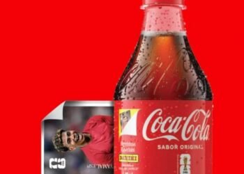 Coca-Cola faz substituição de garrafas devido a violação de rótulos por figurinhas da Copa do Mundo