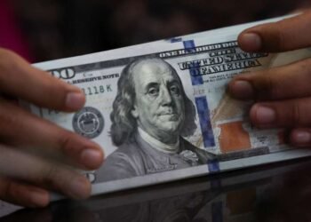 Dólar ganha força após criação de empregos acima dos esperado nos EUA