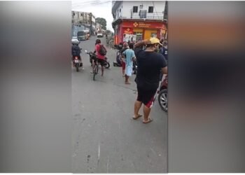 Batida em curva deixa motociclista ferido no bairro Cidade de Deus em Manaus
