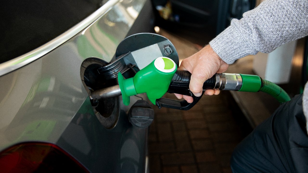 Governo prepara nova alta do etanol na gasolina para reduzir impacto da crise do petróleo