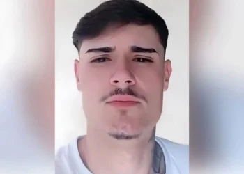 Jovem morre após ter cabeça prensada em máquina de fábrica