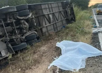 Tragédia após o título: ônibus com equipe de basquete capota no Ceará e deixa sete mortos