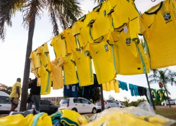 Original ou falsificada? 5 dicas para diferenciar camisas de futebol