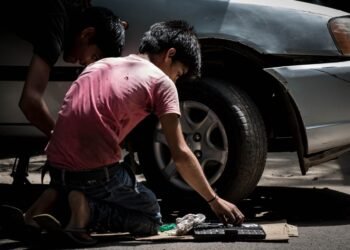 Mais de 75% dos adolescentes que trabalham estão em situação irregular, aponta estudo