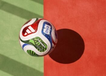 WhatsApp troca emoji da bola de futebol pela bola da Copa