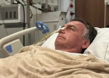 Bolsonaro apresenta piora no estado de saúde e equipe médica determina novos exames